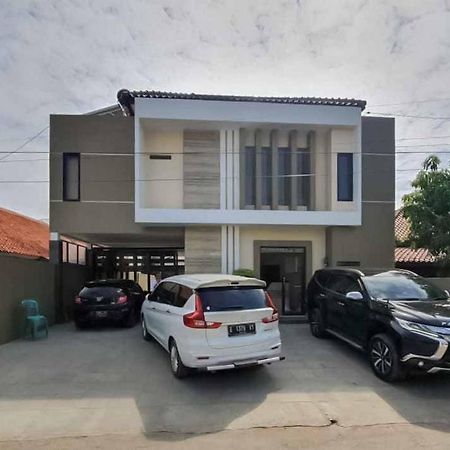 מג'לנגקה Jatiwangi Syariah Guest House Mitra Reddoorz מראה חיצוני תמונה