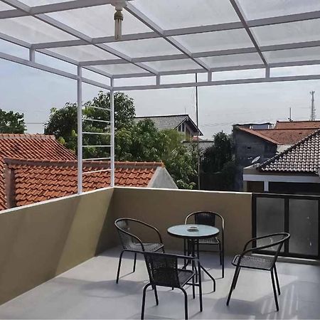מג'לנגקה Jatiwangi Syariah Guest House Mitra Reddoorz מראה חיצוני תמונה