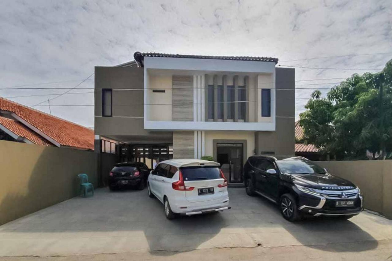 מג'לנגקה Jatiwangi Syariah Guest House Mitra Reddoorz מראה חיצוני תמונה